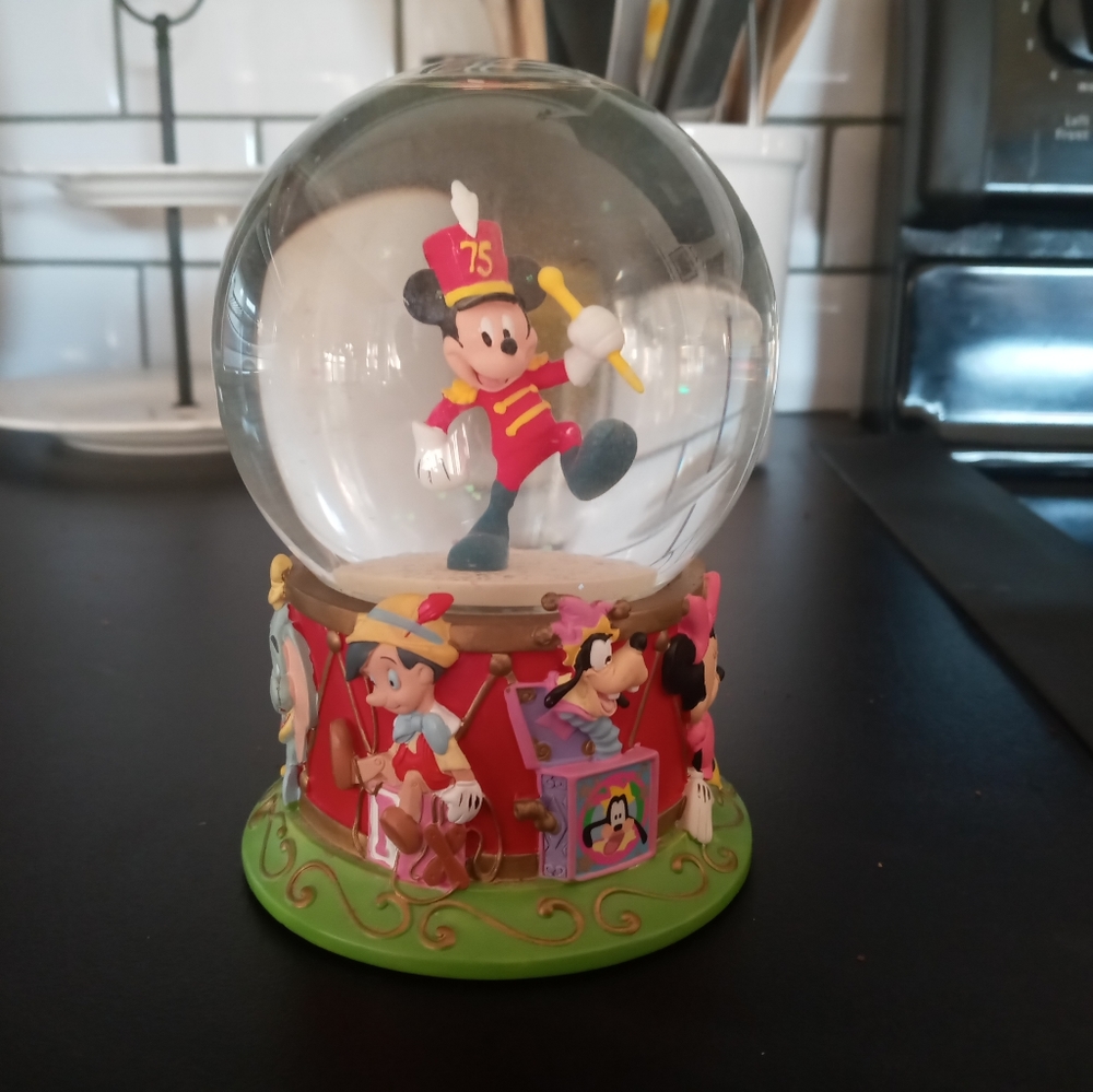 AWESOME 75TH ANNIVERSARY DISNEY SNOW GLOBE!!